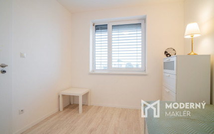 Na prenájom kompletne zariadený 4-izbový byt s benefitmi rodinného domu v Rovinke