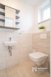 Na prenájom kompletne zariadený 4-izbový byt s benefitmi rodinného domu v Rovinke