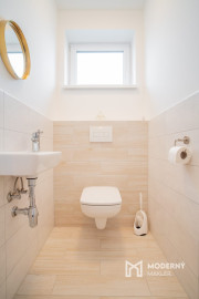 Na prenájom kompletne zariadený 4-izbový byt s benefitmi rodinného domu v Rovinke