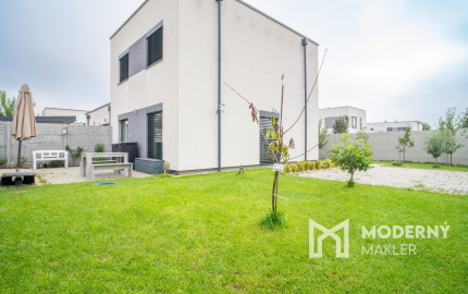 Na prenájom kompletne zariadený 4-izbový byt s benefitmi rodinného domu v Rovinke