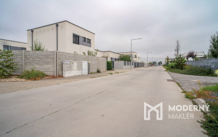 Na prenájom kompletne zariadený 4-izbový byt s benefitmi rodinného domu v Rovinke