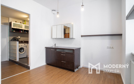 Na prenájom obchodný priestor v samotnom centre Bratislavy