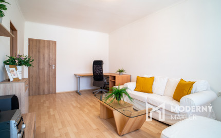 Na prenájom priestranný 3 izbový byt s balkónom v Malackách