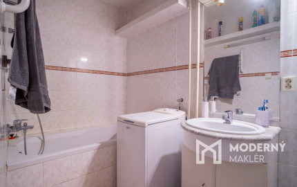 Na predaj priestranný 3-izbový byt s loggiou v centre Stupavy