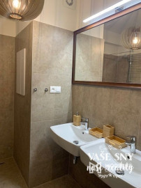 Na prenájom nový, zariadený 2izb byt na ul. Za Liptovskou v Trenčíne.