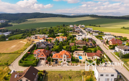 Na predaj nadštandardný rodinný dom s bazénom, Soblahov