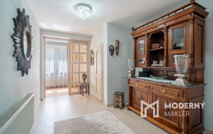 Na predaj rodinný dom s bazénom a saunou v Rohovciach