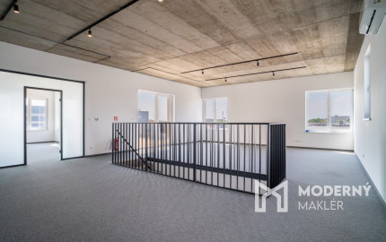 Na prenájom jedno podlažie polyfunkcie na Zavarskej ulici v Trnave