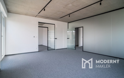 Na prenájom jedno podlažie polyfunkcie na Zavarskej ulici v Trnave