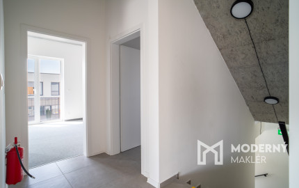 Na prenájom jedno podlažie polyfunkcie na Zavarskej ulici v Trnave