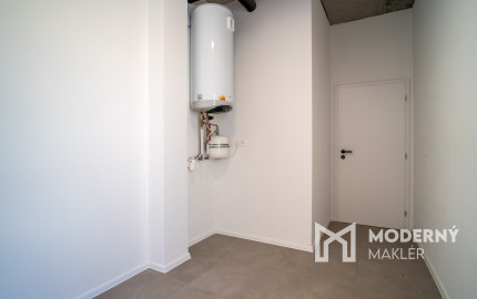 Na prenájom jedno podlažie polyfunkcie na Zavarskej ulici v Trnave