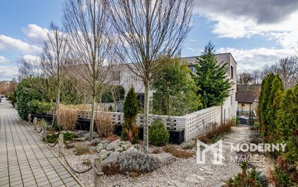 Na prenájom dizajnový 3-izbový byt so 45m2 terasou v Stupave