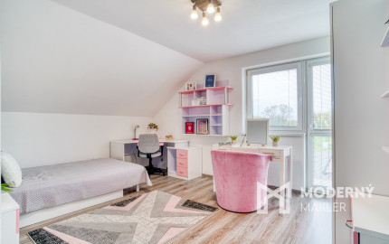 Na predaj rodinný dom s rozľahlým pozemkom v Kostolišti