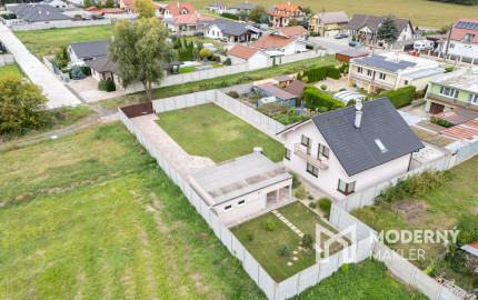 Na predaj rodinný dom s rozľahlým pozemkom v Kostolišti