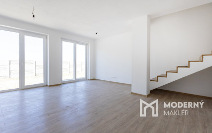 Predaj 4-izbová bytová jednotka v dvojdome v Lehniciach