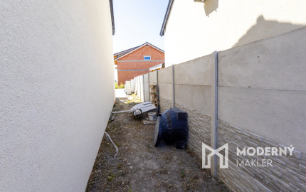 Predaj 4-izbová bytová jednotka v dvojdome v Lehniciach