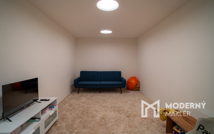 Na prenájom obchodný priestor v centre mesta priamo pod Bratislavským hradom