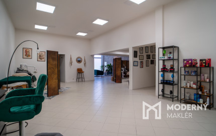 Na prenájom obchodný priestor v centre mesta priamo pod Bratislavským hradom