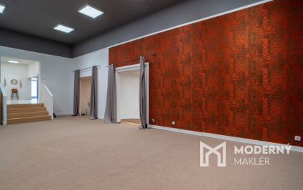 Na prenájom obchodný priestor v centre mesta priamo pod Bratislavským hradom