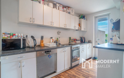 Na predaj dom so vstupom do súkromného jazera v Hrubej Borši