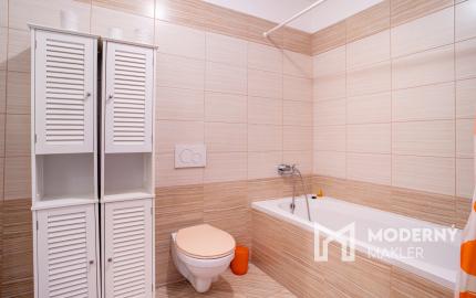 Na predaj dom so vstupom do súkromného jazera v Hrubej Borši