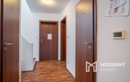 Na predaj dom so vstupom do súkromného jazera v Hrubej Borši