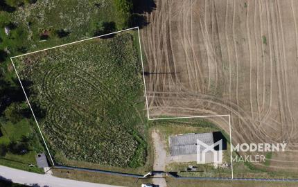 Na predaj stavebný pozemok s vínnym domom blízko Podhájskej