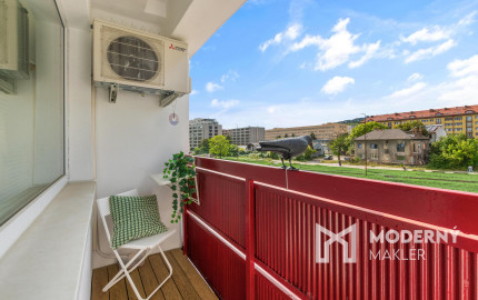 Zrekonštruovaný 3-izbový byt s veľkou dennou zónou v tehlovom dome