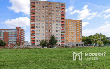 Zrekonštruovaný 3-izbový byt s veľkou dennou zónou v tehlovom dome