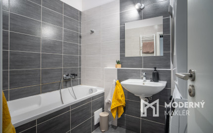 Na predaj moderný 3-izbový byt vo výbornej lokalite Serede