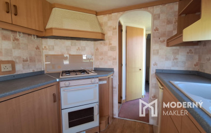 HORNÉ DRŽKOVCE – Mobilný dom s pozemkom pri potoku (790 m²)