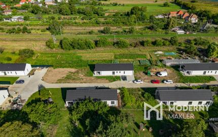 REZERVOVANÉ: Na predaj moderný 4-izbový rodinný dom v Šoporni