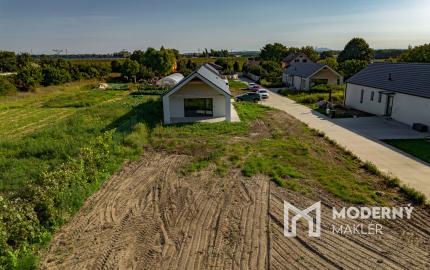 REZERVOVANÉ: Na predaj moderný 4-izbový rodinný dom v Šoporni