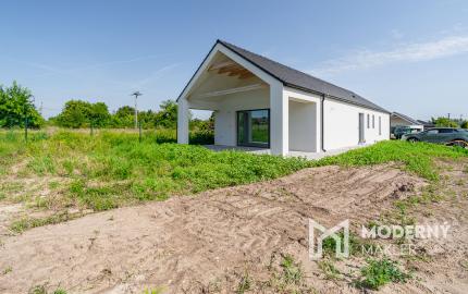 REZERVOVANÉ: Na predaj moderný 4-izbový rodinný dom v Šoporni