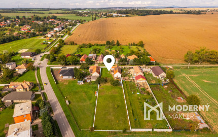 Na predaj priestranný rodinný dom s veľkým pozemkom v Loku pri Leviciach