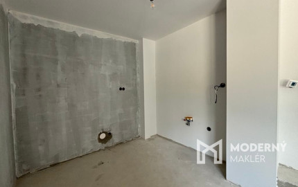 PREDAJ -Exkluzívna ponuka  3i RD - kompletná rekonštrukcia, terasa, pozemok 450m2 - Bánovcen/B / Biskupice