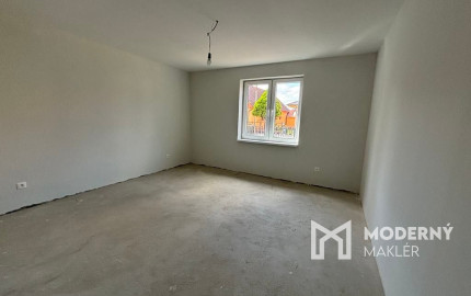 PREDAJ -Exkluzívna ponuka  3i RD - kompletná rekonštrukcia, terasa, pozemok 450m2 - Bánovcen/B / Biskupice