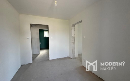 PREDAJ -Exkluzívna ponuka  3i RD - kompletná rekonštrukcia, terasa, pozemok 450m2 - Bánovcen/B / Biskupice