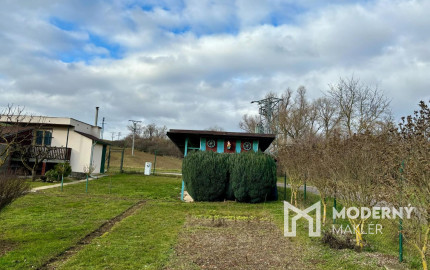 Exkluzívne na predaj  záhrada s chatkou v Bánovciach n/B