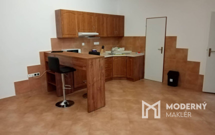 Na prenájom 2 izbový atypický byt v centre mesta BN