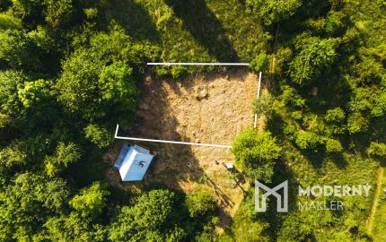 Na predaj investičný pozemok so stavebným povolením Vydrná