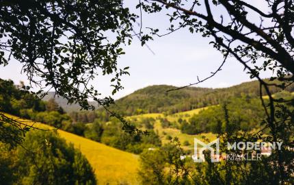 Na predaj investičný pozemok so stavebným povolením Vydrná