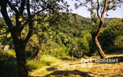 Na predaj investičný pozemok so stavebným povolením Vydrná