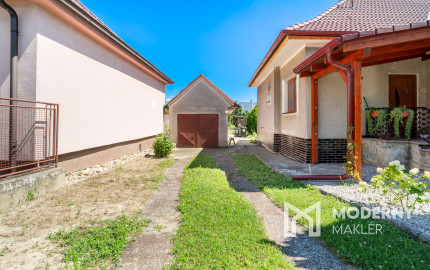 REZERVOVANÉ: Na predaj rodinný dom s potenciálom v srdci Rovinky