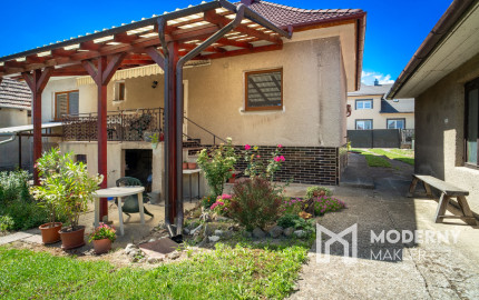 REZERVOVANÉ: Na predaj rodinný dom s potenciálom v srdci Rovinky