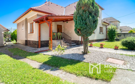 REZERVOVANÉ: Na predaj rodinný dom s potenciálom v srdci Rovinky