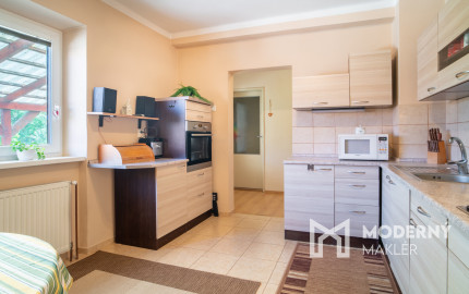 REZERVOVANÉ: Na predaj rodinný dom s potenciálom v srdci Rovinky