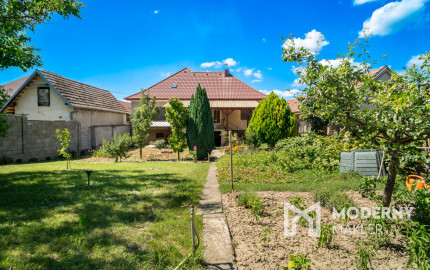 REZERVOVANÉ: Na predaj rodinný dom s potenciálom v srdci Rovinky