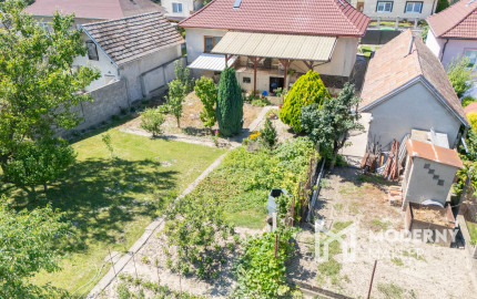 REZERVOVANÉ: Na predaj rodinný dom s potenciálom v srdci Rovinky