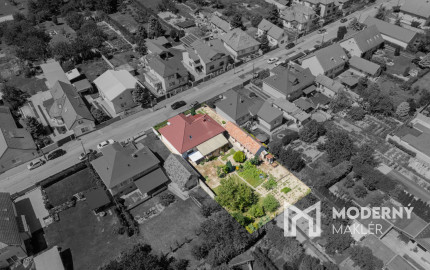 REZERVOVANÉ: Na predaj rodinný dom s potenciálom v srdci Rovinky